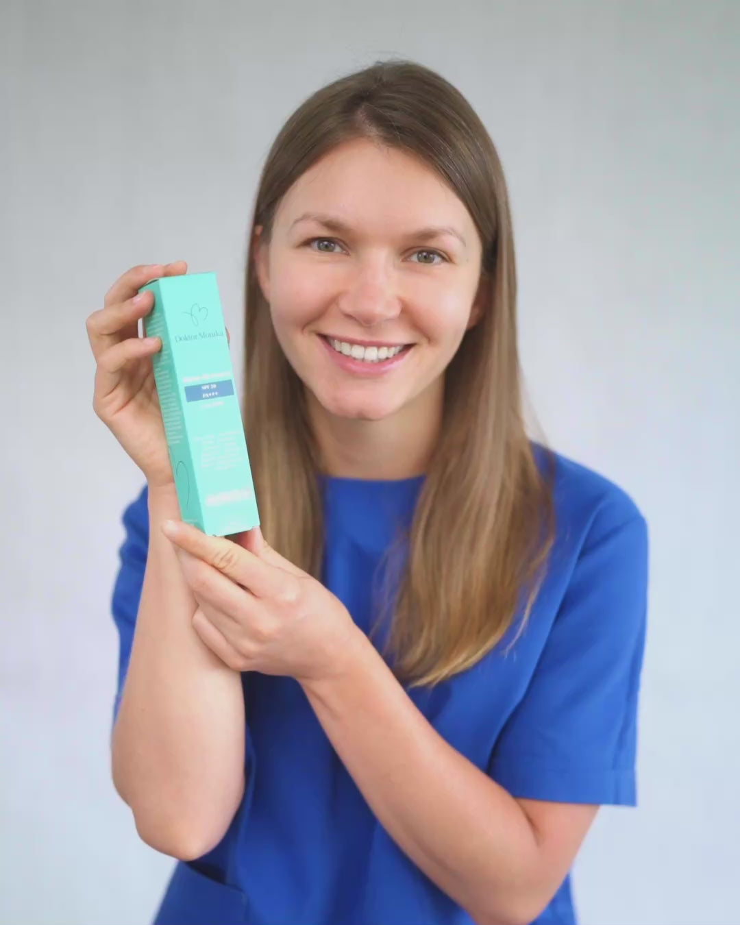 Krem SPF 30 Doktor Monika pokazany z różnych stron